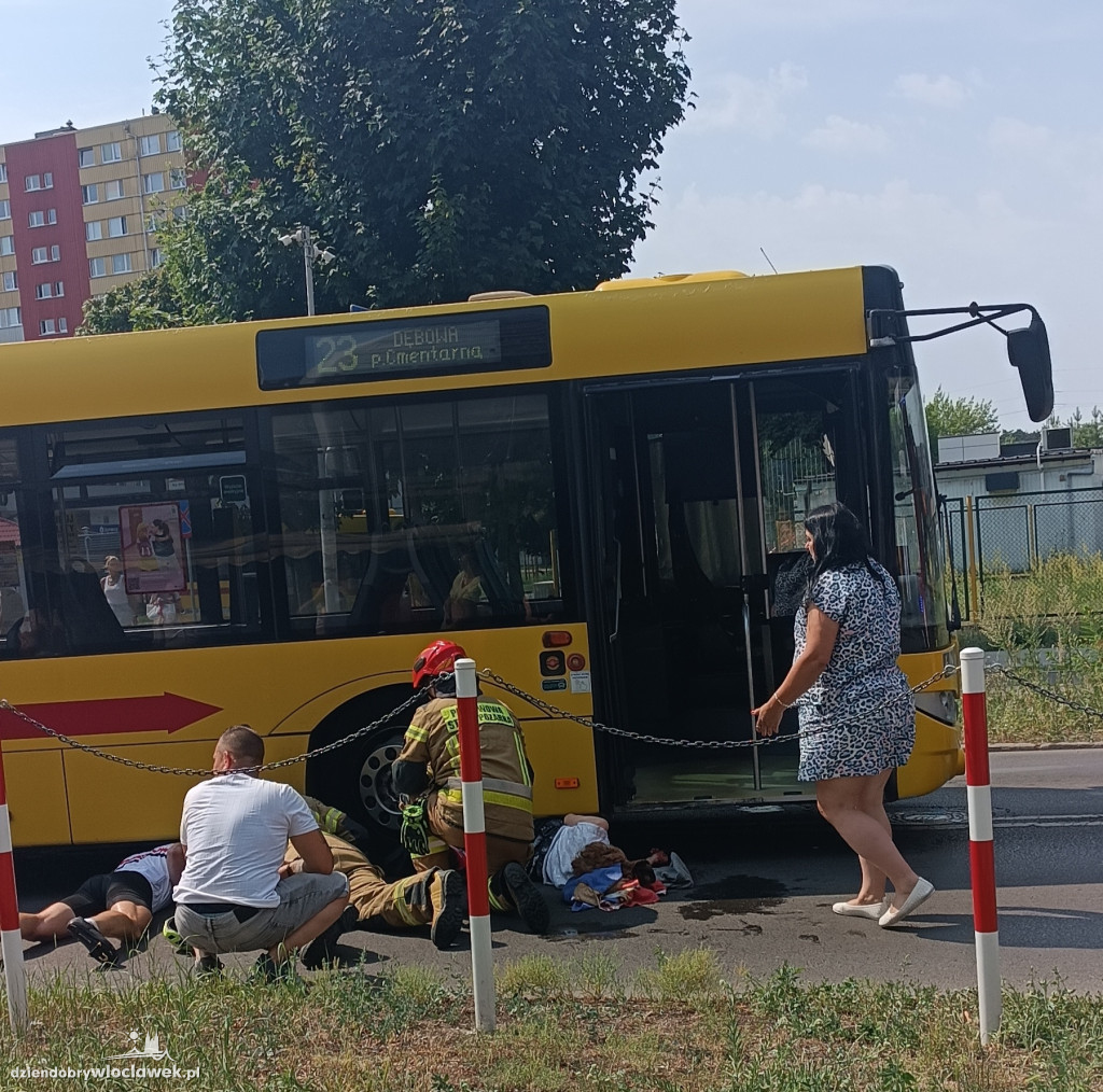 72-latka weszła pod autobus