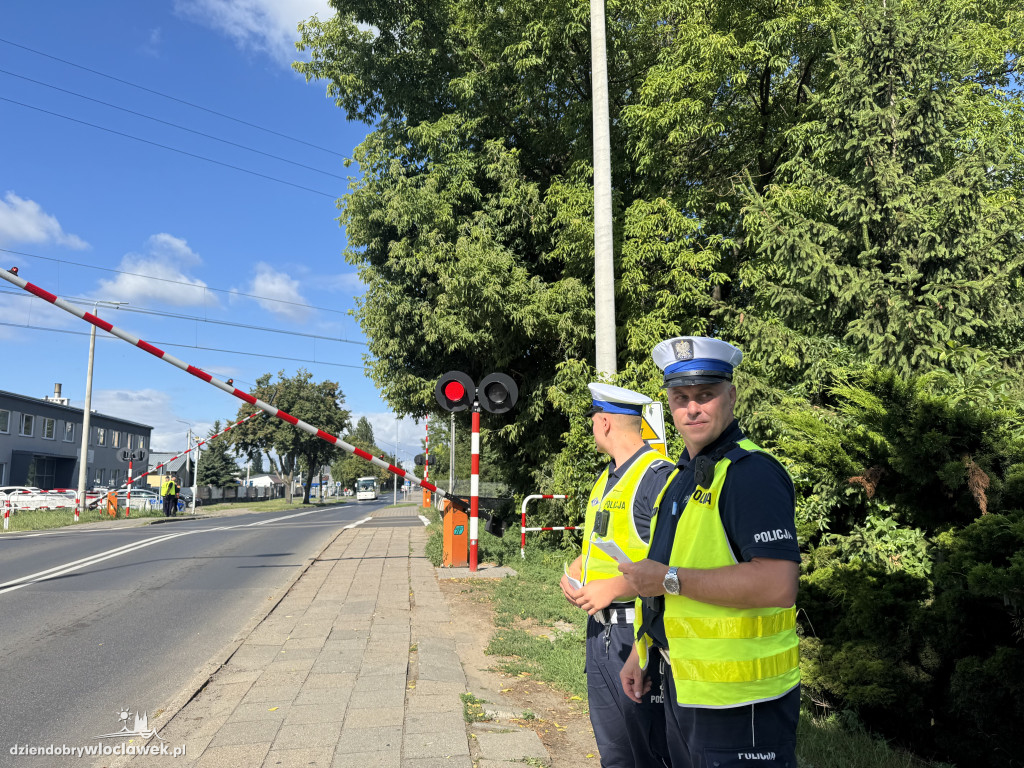 Bezpiecznie przez przejazd. Akcja policji i SOK we Włocławku