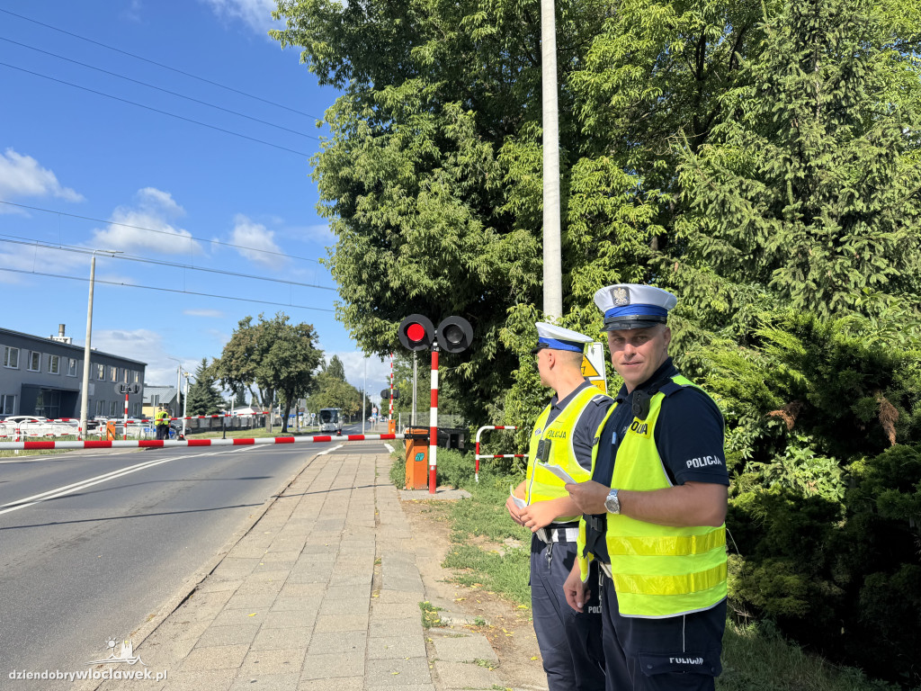 Bezpiecznie przez przejazd. Akcja policji i SOK we Włocławku