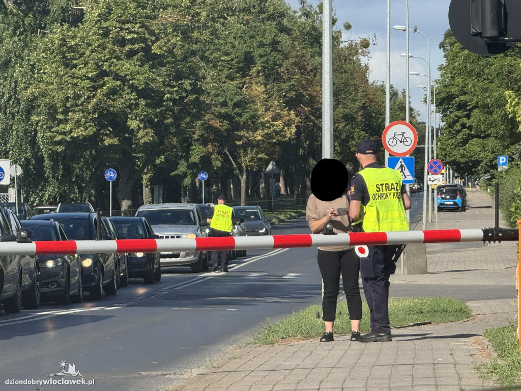 Bezpiecznie przez przejazd. Akcja policji i SOK we Włocławku