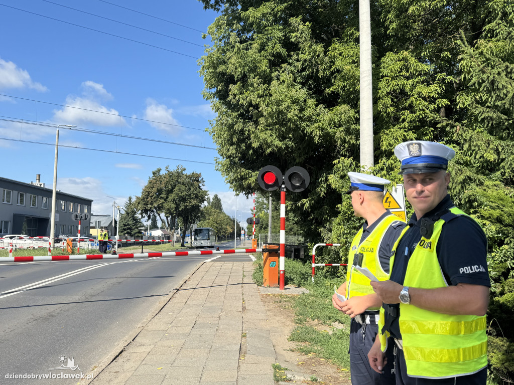 Bezpiecznie przez przejazd. Akcja policji i SOK we Włocławku
