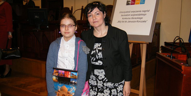 fot. nadesłane. Na zdjęciu Natalia Mierzwicka (po lewej) z Zespołu Szkół nr 11 we Włocławku