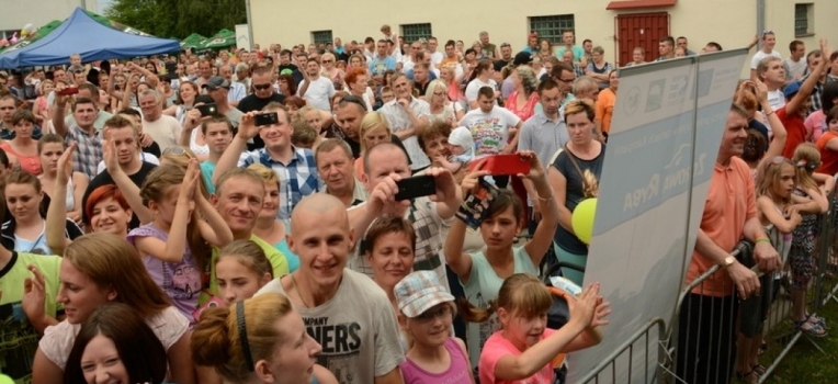 Koncert zespołu "MIG" w Kruszynie przyciągnął wielu fanów; Fot. Krzysztof Osiński