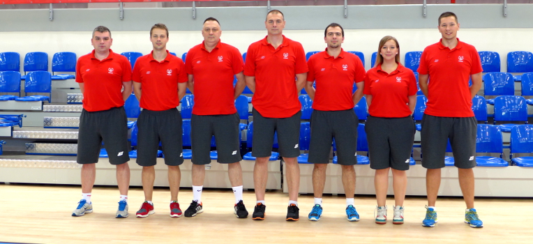 Wojciech Boblewski (drugi od lewej) ze sztabem szkoleniowym reprezentacji Polski U14