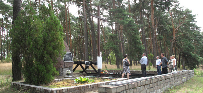Pomnik w miejscu katastrofy. Źródło:kujawsko-pomorskie.pl