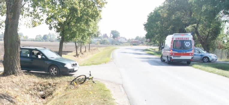 Zdjęcie z miejsca wypadku z udziałem rowerzysty, fot. KMP Włocławek