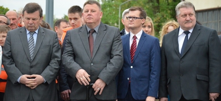 Od lewej radny sejmiku Krystian Łuczak (SLD), radni miejscy SLD Jarosław Hupało i Maciej Jarzembowski i członek zarządu województwa Sławomir Kopyść (PO). Fot. A Korpalski