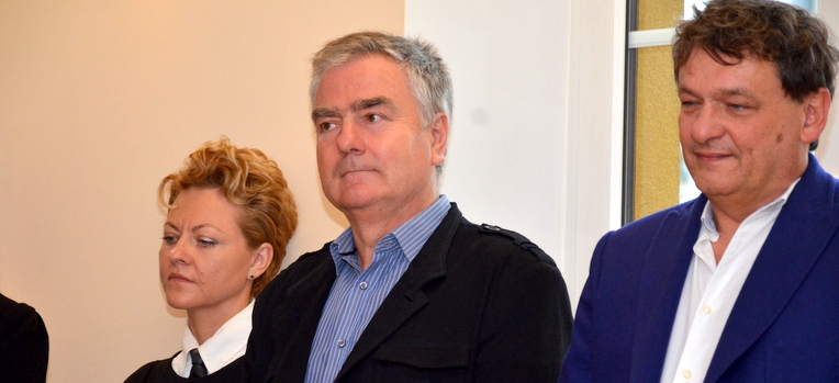 Piotr Tymochowicz (z prawej) i kandydaci na radnych KW Bezpartyjny Włocławek. Fot. K. Osiński