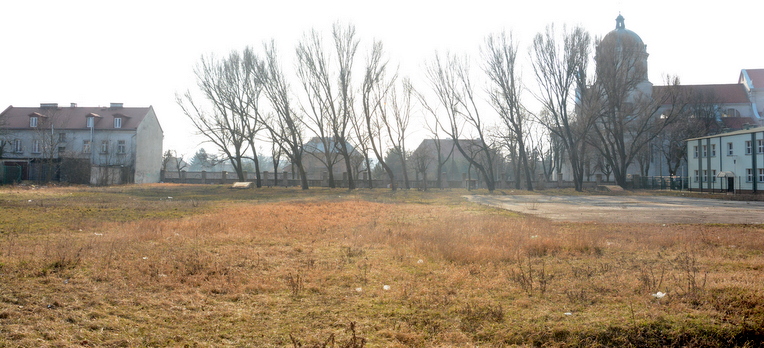 Teren, na którym ma stanąć nowa siedzba SO. Widok od strony ul. Smolnej