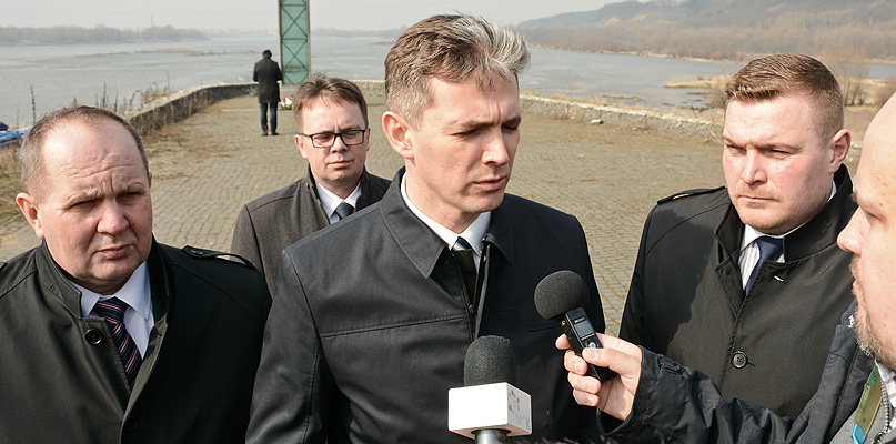 Na zdjęciu (od lewej): poseł Zbigniew Sosnowski, Adam Jarubas, radny Roman Gołębiewski. fot. Krzysztof Osiński
