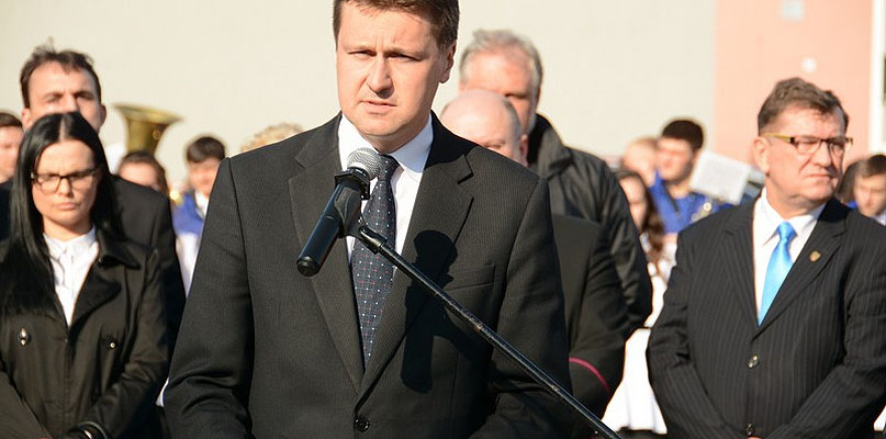 Łukasz Zbonikowski podczas piątkowej uroczystości przed ratuszem. fot. K. Osiński
