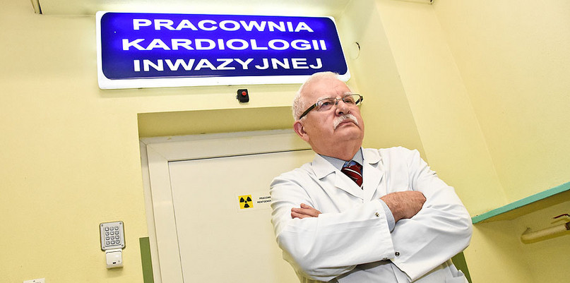 Dr Jerzy Kopaczewski przed pracownią kardiologii inwazyjnej we włocławskim szpitalu (fot. Łukasz Daniewski)