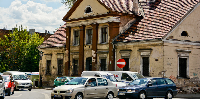 Administrowany przez miasto budynek u zbiegu ulic Cyganka i Brzeska. Fot. Ł. Daniewski
