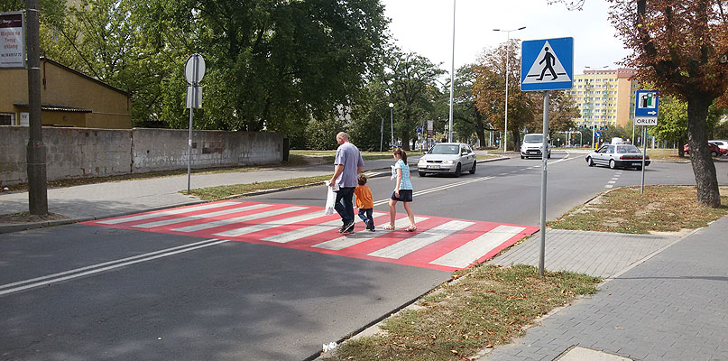 Przejście dla pieszych przy ul. Wyszyńskiego jest teraz bardziej widoczne dla kierowców. fot. Łukasz Daniewski