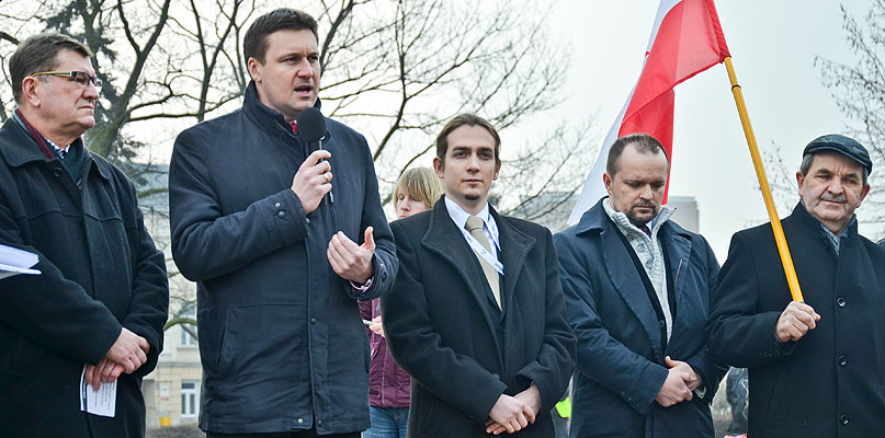 Poseł Łukasz Zbonikowski (drugi z lewej) podczas manifestacji PiS przeciw fałszterstwom wyborczym. fot. Łukasz Daniewski/archiwum DDWloclawek.pl