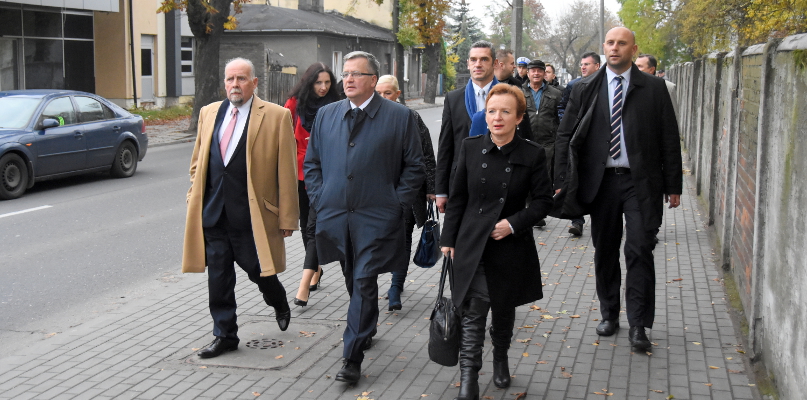  Bronisław Komorowski podczas spaceru ulicami Włocławka fot. Krzysztof Osiński
