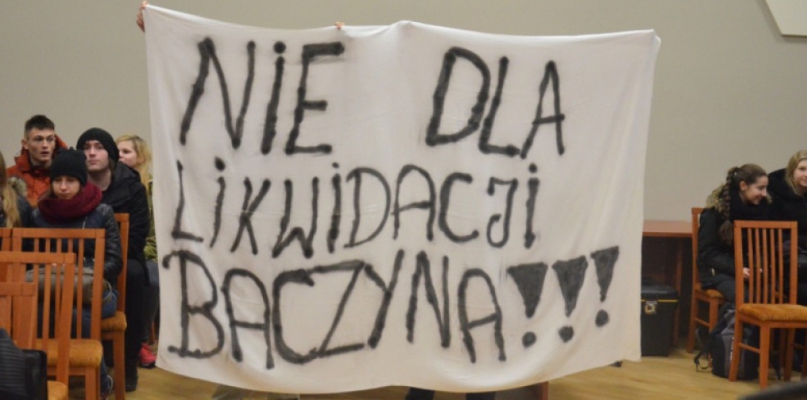 Uczniowie Baczyńskiego protestowali przeciwko likwidacji ich szkoły na jednej z sesji Rady Miasta. Fot. DDWloclawek