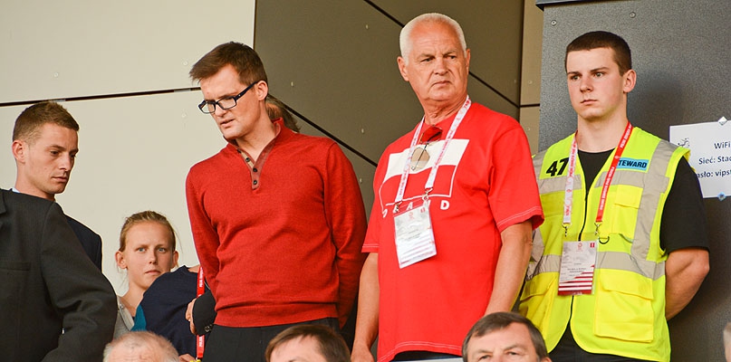Jan Sieraczkiewicz (w czerwonej koszulce) podczas meczu Polska-Bośnia/Hercegowina na otwarciu stadionu OSiR. 17 września 2014 r. fot. Łukasz Daniewski