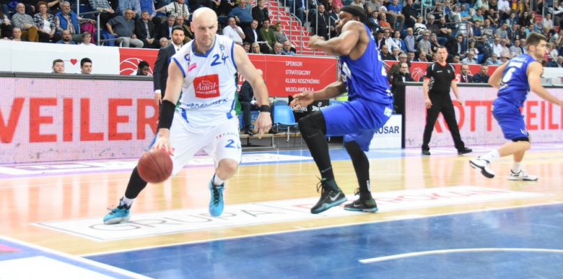 Świetny mecz rozegrał Robert Tomaszek; Fot. K. Osiński