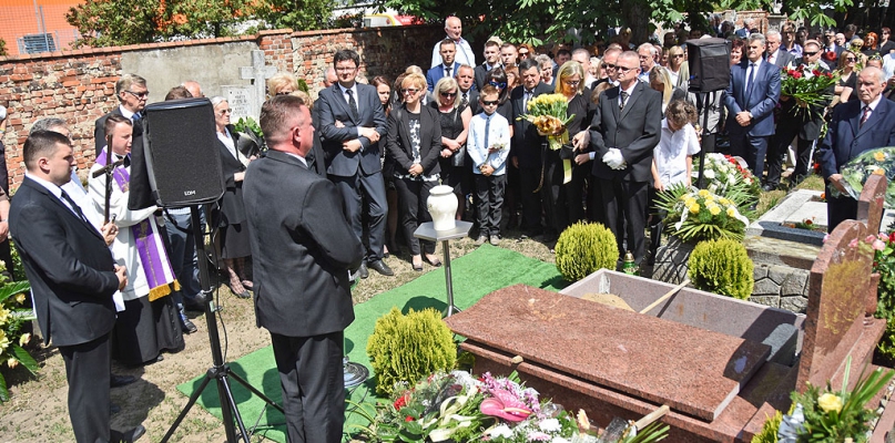 Uroczystość pogrzebowa odbyła się na cmentarzu przy al. Chopina. fot. Łukasz Daniewski