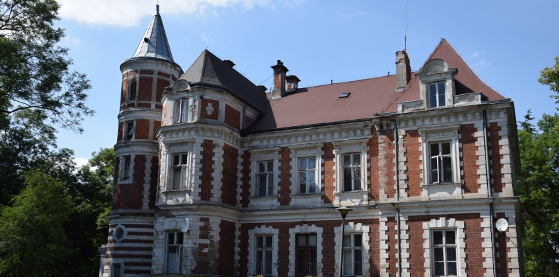 Zespół pałacowo-parkowy w Brzeziu pochodzi z 1873 roku. Fot. Starostwo Powiatowe we Włocławku. 