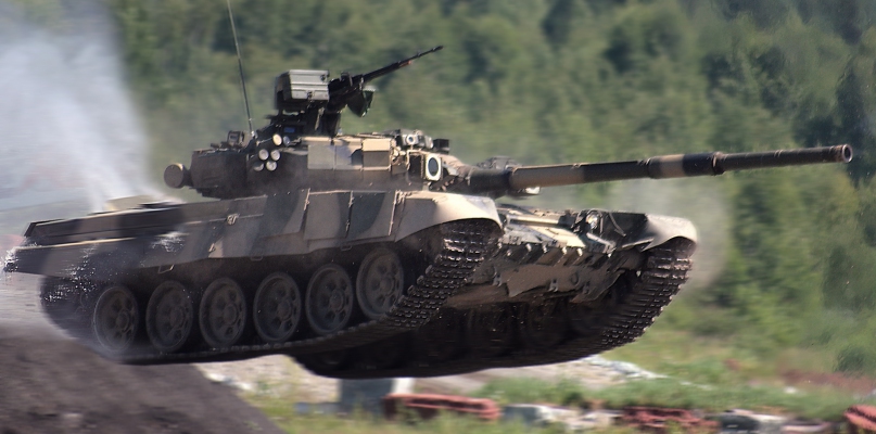 Miłośnicy militariów będa mogli poznać możliwości czołgów i innych wojskowych pojazdów podczas pokazów na torze of-road. Fot. depositphotos