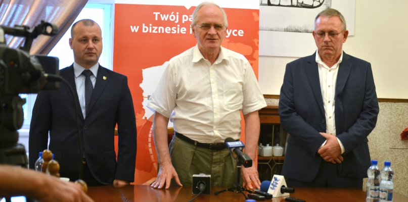 Krzysztof Czabański (w środku) mówi wprost: `Walka o obwodnicę dla Brześcia nie będzie łatwa`. Fot. Natalia Seklecka