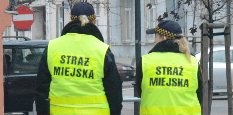 Strażniczka stała się celem ataku mężczyzny, kiedy w ubiegły piątek rano interweniowała na Starym Rynku. Fot. DDWloclawek.pl