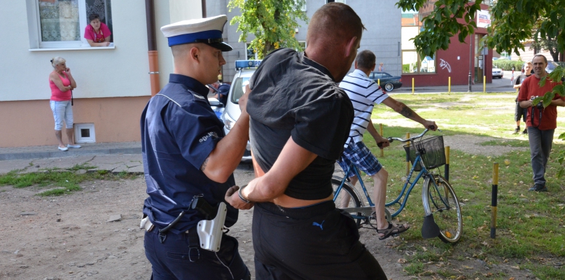 38-latek po spowodowaniu kolizji próbował ukryć się przed policją. Fot. G. Sobczak  
