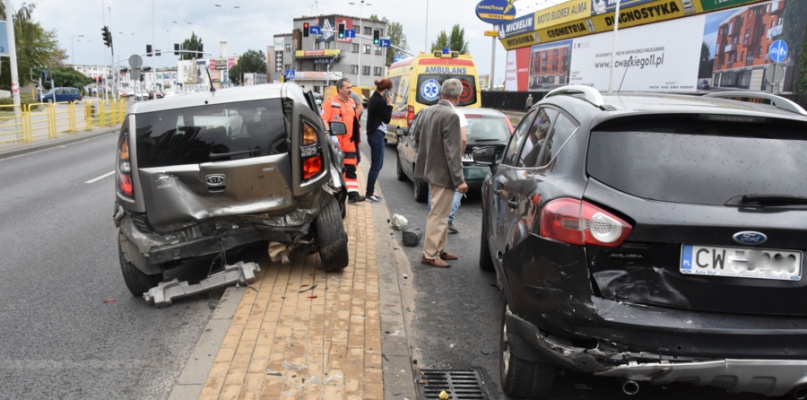 Na Okrzei poważnie zderzyły się cztery auta. Fot. DDWloclawek.pl