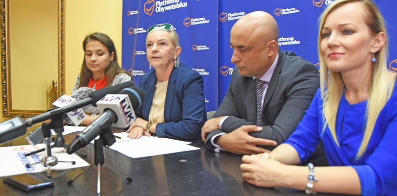 Od lewej: Katarzyna Zarębska, Ewa Szczepańska, Rafał Sobolewski, Agnieszka Chmielewska. fot. Łukasz Daniewski