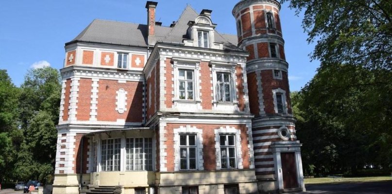 Pierwszy przetarg na sprzedaż pałacu w Brzeziu nie wyłonił jego nowego właściciela. Fot. Powiat Włocławski