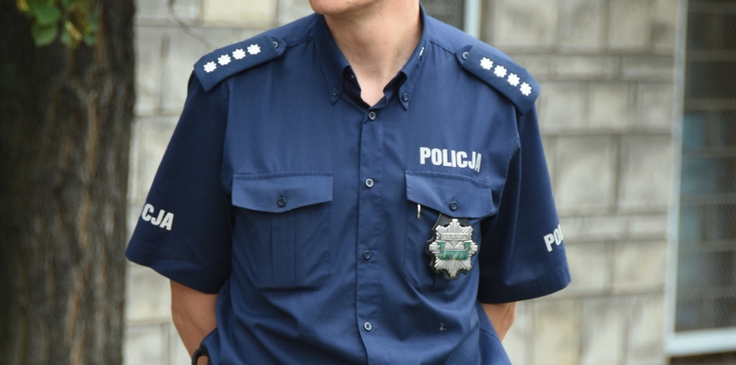 Pracujący w terenie policjant nie był świadkiem przestępstwa, ale chwilę po zdarzeniu usłyszał na ulicy, że ktoś mówi, co się stało. Zdjęcie ilustracyjne/archiwum DDWloclawek.pl