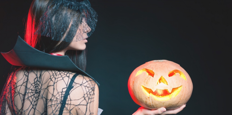 Egzorcysta diecezji włocławskiej uważa, że obchodzenie Halloween jest niebezpieczne przede wszystkim dla osób "obojętnych w kwestiach wiary, albo poszukujących sensacji". Zdjęcie ilustracyjne. fot. depositphotos.com