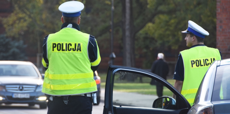 Policjanci interweniowali, gdy zauważyli na drodze daewoo lanosa, które przejechało przez skrzyżowanie na czerwonym świetle. Zdjęcie ilustracyjne. fot. Ł. Daniewski/archiwum DDWloclawek.pl