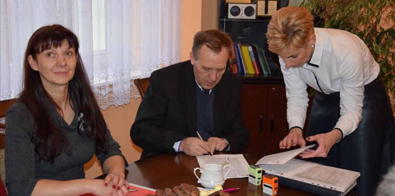 16 listopada powiat podpisał umowę z wykonawcą inwestycji w Lubieniu Kujawskim. Fot. Starostwo Powiatowe we Włocławku