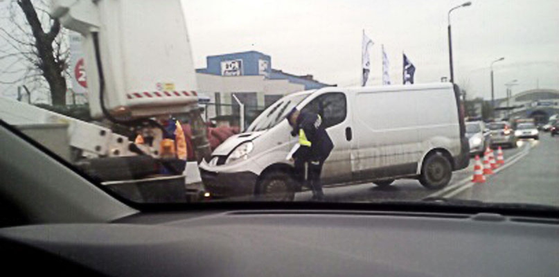 Ruch w pobliżu siedziby Prokuratury Rejonowej został zablokowany. fot. nadesłane/Alert24