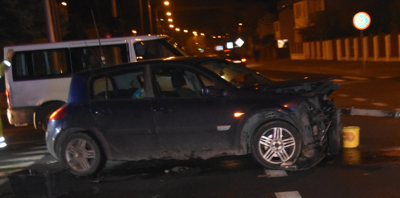 Kierujący renault nie ustąpił pierwszeństwa na skrzyżowaniu. Fot. Natalia Seklecka