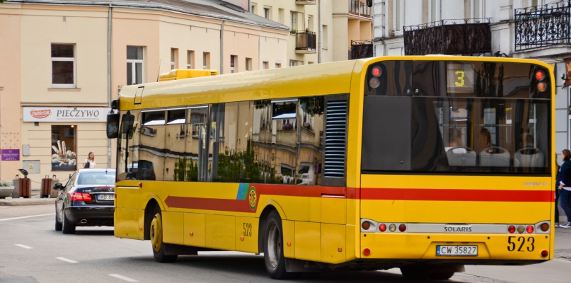 Autobusy pojadą objazdem - ulicą Okrzei do skrzyżowania z Wronią, żeby zawrócić przez Chopina i Warszawską na plac Wolności. Fot. Ł. Daniewski 