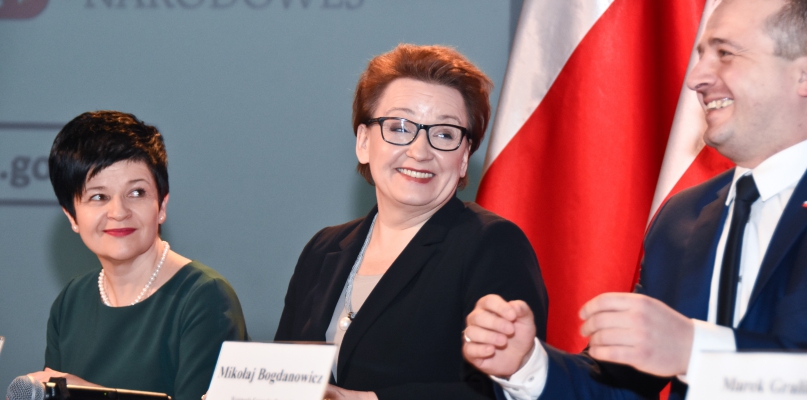 Od lewej: posłanka Joanna Borowiak, minister Anna Zalewska, wojewoda Mikołaj Bogdanowicz. fot. Łukasz Daniewski