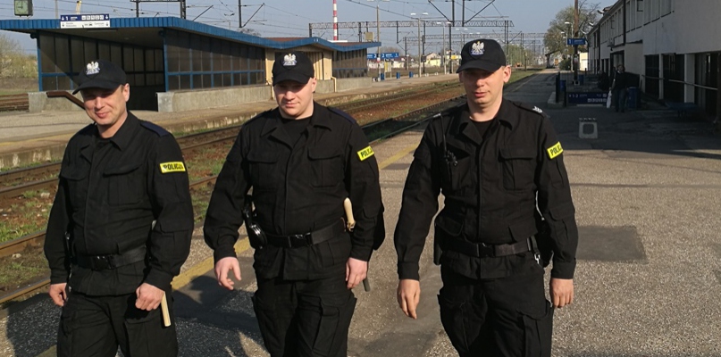 22 słuchaczy pełniło służbę w patrolach pieszych i zmotoryzowanych na ulicach Włocławka wraz z doświadczonymi funkcjonariuszami prewencji, patrolówki i ruchu drogowego. fot. KMP Włocławek