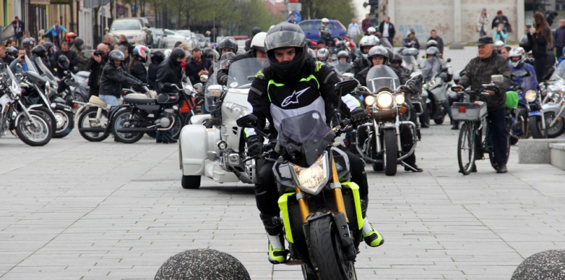 Kilkudziesięciu motocyklistów przejechało w sobotę ulicami Włocławka. Fot. Olga Zachwieja