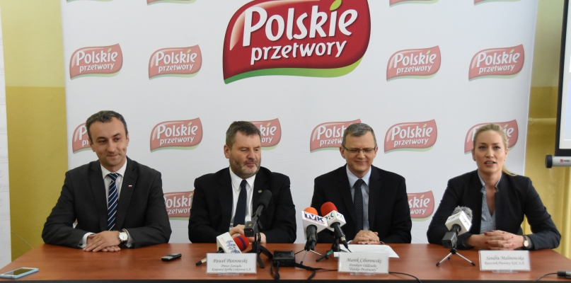 Konferencja prasowa dotycząca sytuacji w Polskich Przetworach. Od lewej: J. Chmielewski (PiS), P. Piotrowski (prezes KSC), M. Ciborowski (dyrektor Polskich Przerworów), S. Malinowska (KSC). Fot. N. Seklecka 