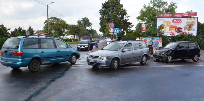 Do zderzenia doszło w piątek tuż przed godziną 14, akurat kiedy nad Południem przechodziła ulewa. Fot. DDWloclawek.pl