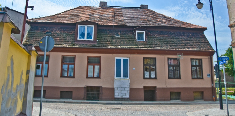 Członkowie rodziny nieżyjących właścicieli przekonują, że zrobili to z desperacji, a nikt wcześniej nie chciał im pomóc, również finansowo, w wyremontowaniu wiekowego obiektu. fot. Łukasz Daniewski