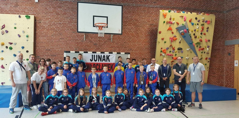 Drużyna Junaka na 23. Międzynarodowym Turnieju Piłki Ręcznej Dzieci i Młodzieży w Lubece. Fot. https://www.facebook.com/pilkarecznawloclawek/