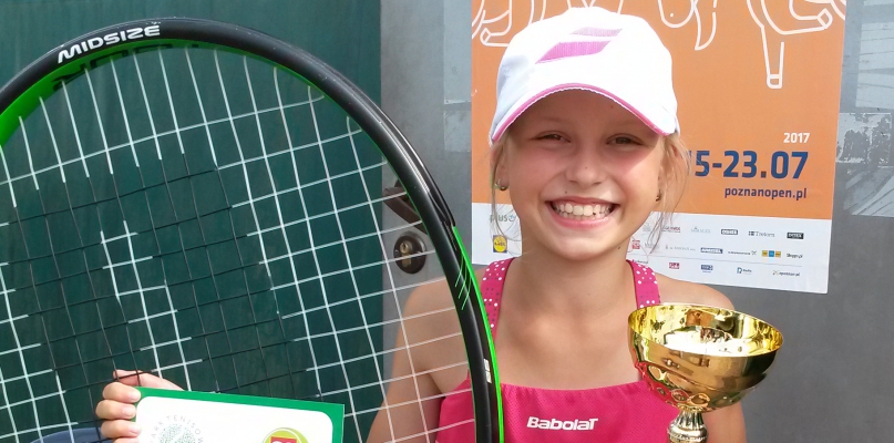 Młoda tenisistka odniosła kolejny sukces na ogólnopolskim turnieju. Fot. nadesłane