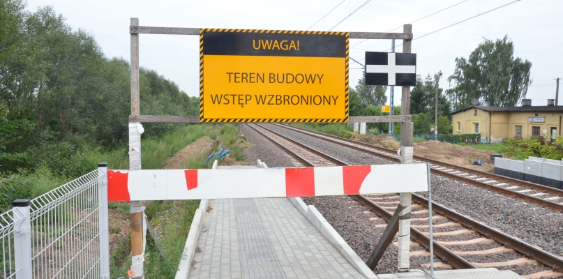 W Lubaniu perony są już skończone, pozostały prace wykończeniowe. Fot. Daniel Wiśniewski