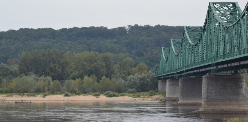 Włocławianie często korzystają z plaży przy moście `na dziko`. WOPR stanowczo to odradza. Fot. Natalia Seklecka