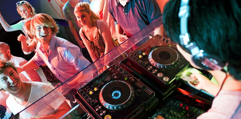 W weekend włocławianie mogą wybierać pośród kilku imprez klubowych i potańcówek. Fot. depositphotos